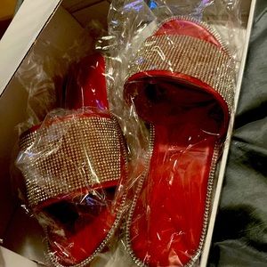 I am selling these sandals that I ordered because they are the wrong size.